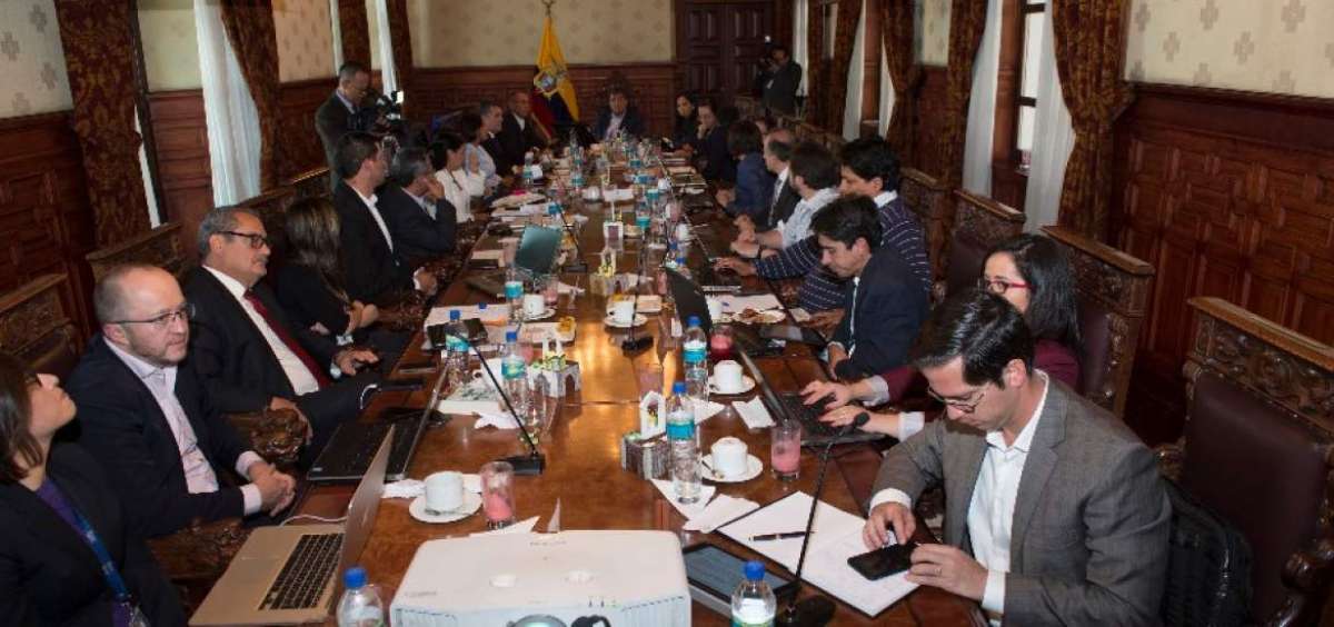 El presidente Rafael Correa se reuni&oacute; con el frente social en el Palacio de Carondelet, en Quito, para analizar la ayuda a los damnificados del terremoto del pasado 16 de abril.
