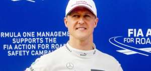 Schumacher fue internado en Par&iacute;s para un chequeo m&eacute;dico