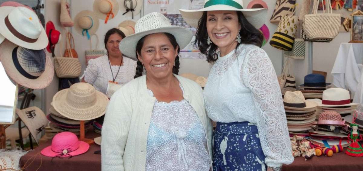 Las peque&ntilde;as empresarias se han capacitado a profundidad en el tema de confecci&oacute;n de textiles. La idea de las f&eacute;minas es rescatar la tradicional forma de elaborar estos productos. 