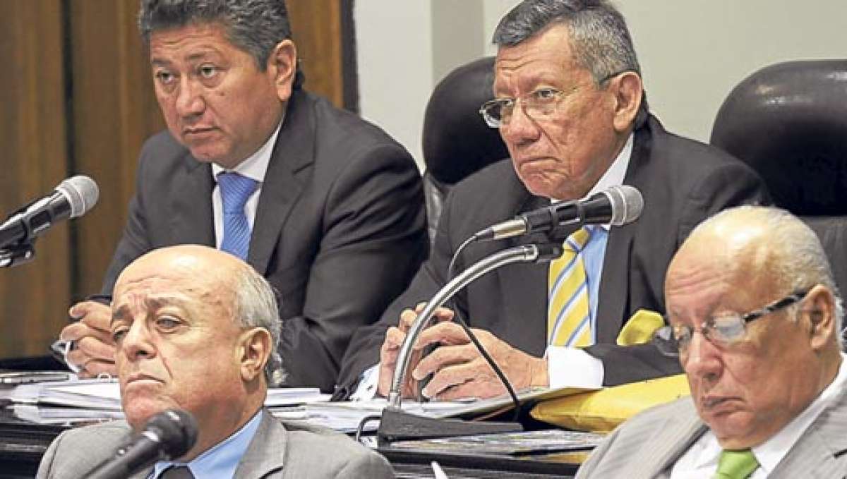 En el Comit&eacute; Ejecutivo de la Federaci&oacute;n Ecuatoriana de F&uacute;tbol (FEF) se present&oacute; el informe detallado sobre el desplazamiento al Mundial de Brasil 2014. Foto: Lylibeth Coloma / El Tel&eacute;grafo.