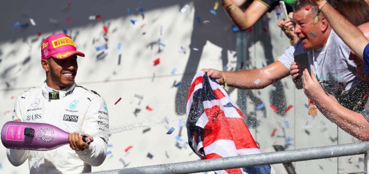 Hamilton acaricia el t&iacute;tulo al imponerse en Estados Unidos