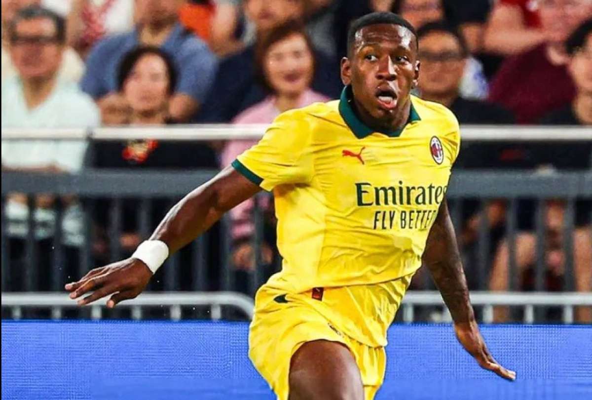 Con solidez defensiva, Pervis Estupiñán tuvo su estreno en la victoria del AC Milan