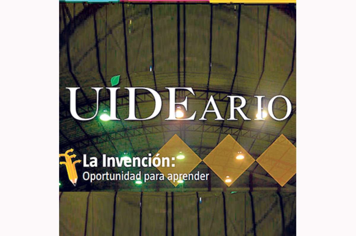 Universidad present&oacute; revista hecha por estudiantes