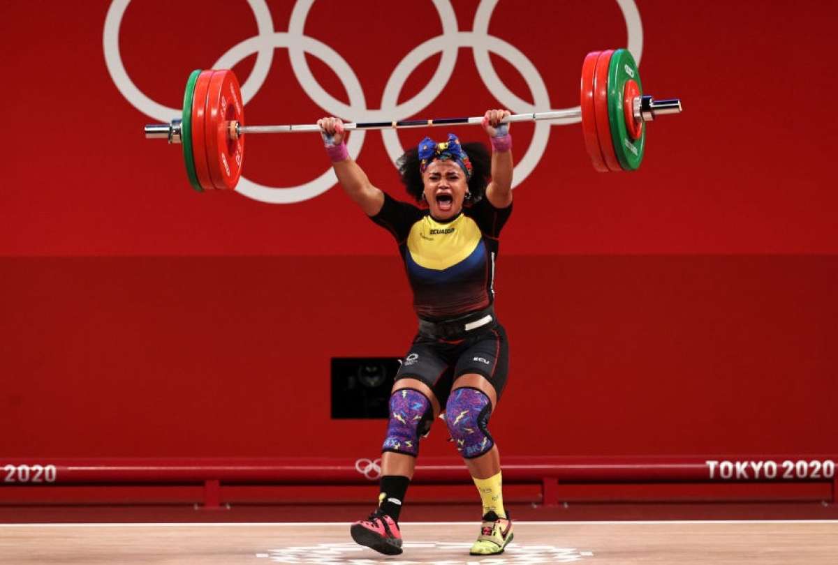 Neisi Dajomes celebra el triunfo en la categor&iacute;a 76 kilogramos de Halterofilia 