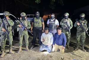 Dos presuntos miembros de &quot;Los Choneros&quot; fueron detenidos en la operación militar. 