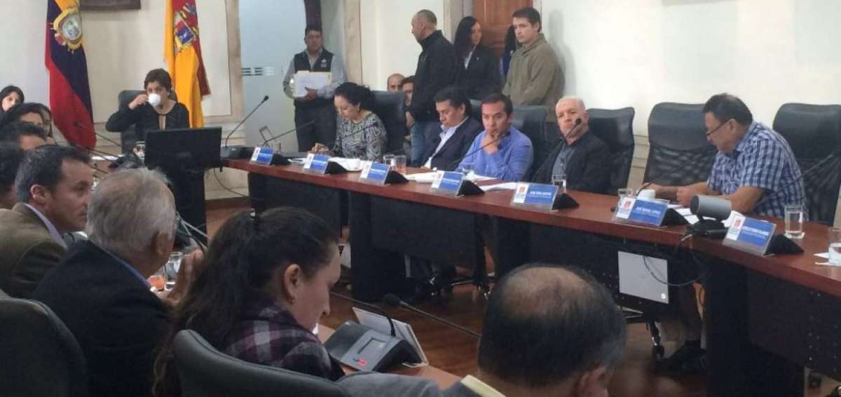 El Consejo Provincial de Azuay concedi&oacute; el nuevo permiso para Pa&uacute;l Carrasco con 12 votos a favor, 6 en contra y uno en blanco.