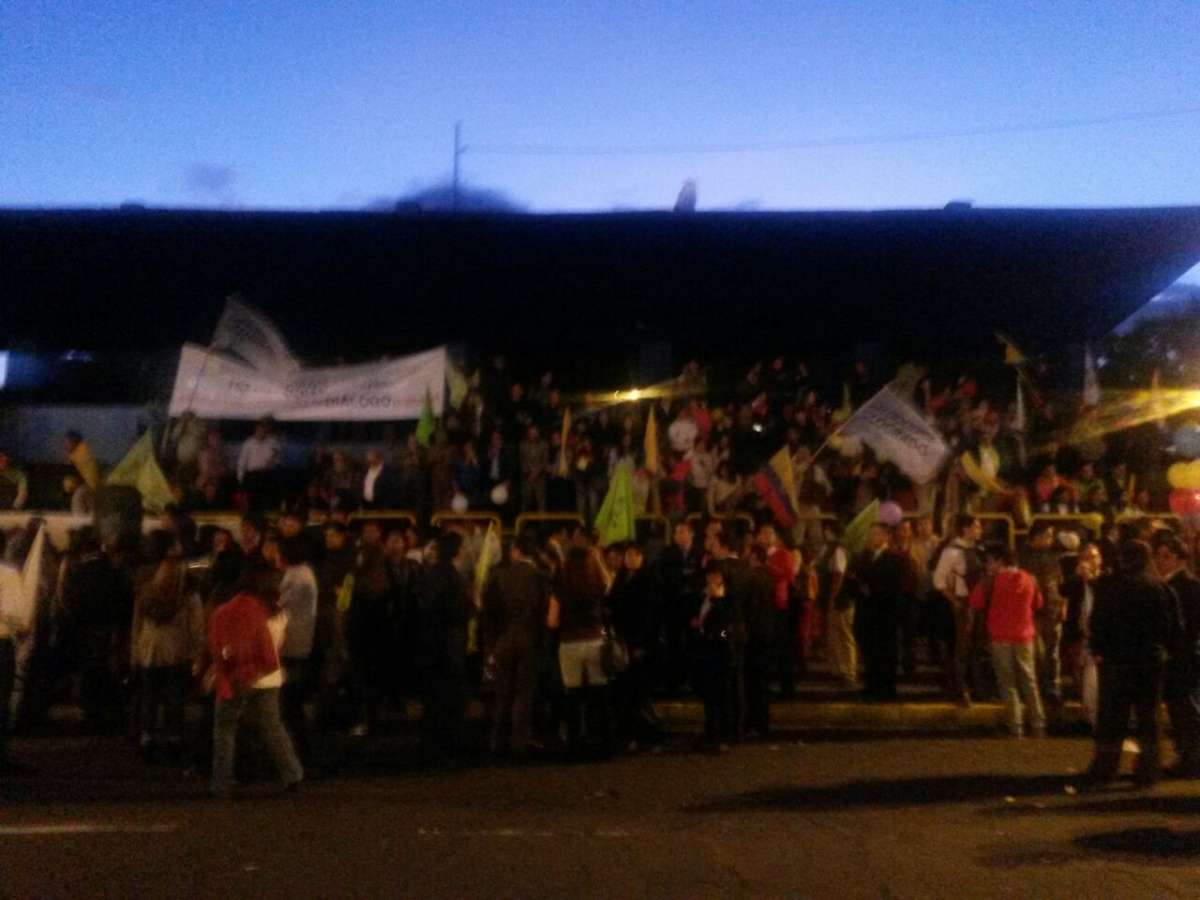 Simpatizantes del gobierno volvieron a la tribuna de los Shyris 