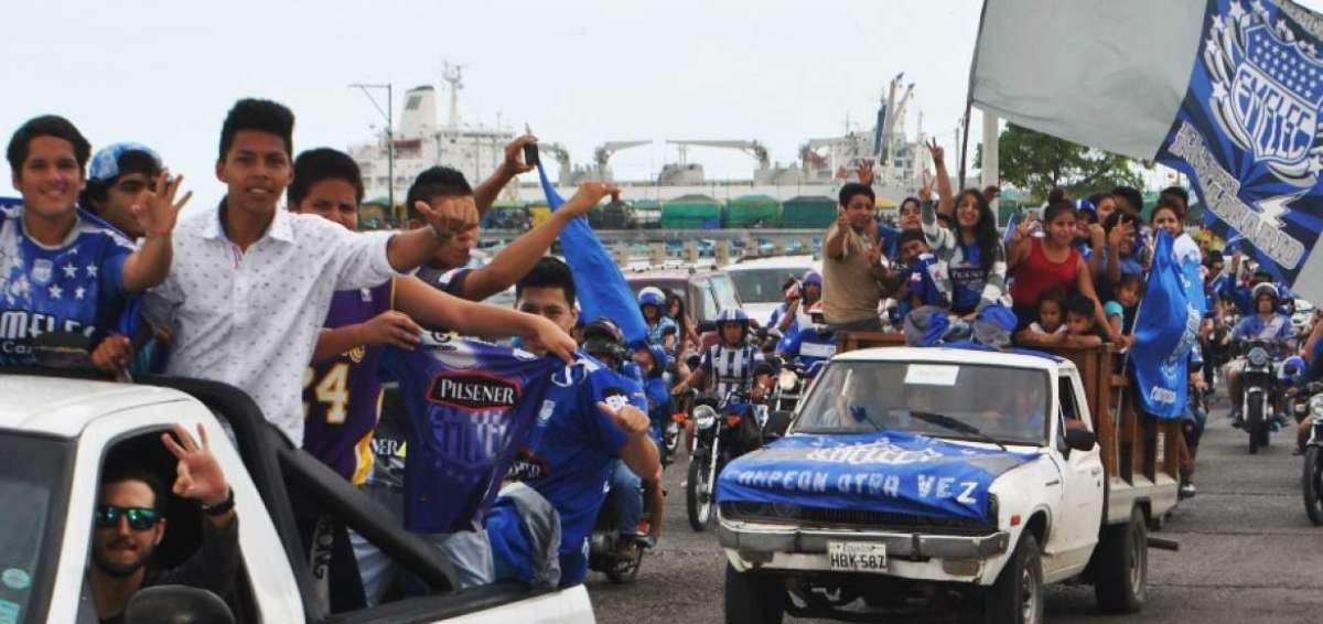 Los machale&ntilde;os se tomaron las principales calles de su ciudad para celebrar el tricampeonato del 'Ballet'.