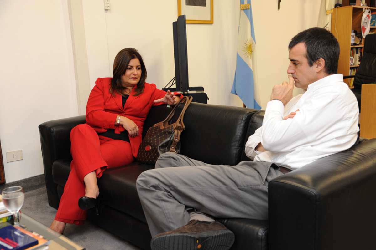  La actual embajadora ecuatoriana y exministra de Educaci&oacute;n, Gloria Vidal, ha mantenido varias reuniones de trabajo con el  titular de la cartera de Educaci&oacute;n de Buenos Aires, Esteban Bullrich.