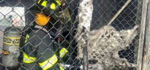Bomberos controlaron incendio en terraza de edificio en Quito