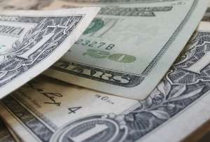 El hallazgo de dinero en efectivo en el s&oacute;tano de un edificio en el norte de Quito reactiv&oacute; el debate sobre control financiero.