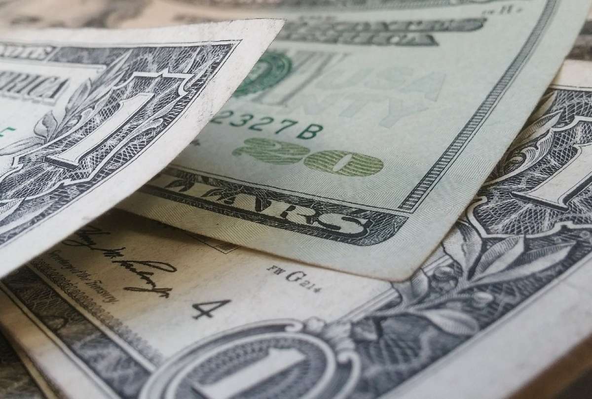 El hallazgo de dinero en efectivo en el s&oacute;tano de un edificio en el norte de Quito reactiv&oacute; el debate sobre control financiero.