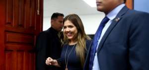 La vicepresidenta se defendi&oacute; el martes de las acusaciones en su contra.