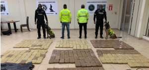 Las unidades t&aacute;cticas policiales (UNAC, UNIPA y GEMA) realizaron el chequeo de preembarque del buque. 