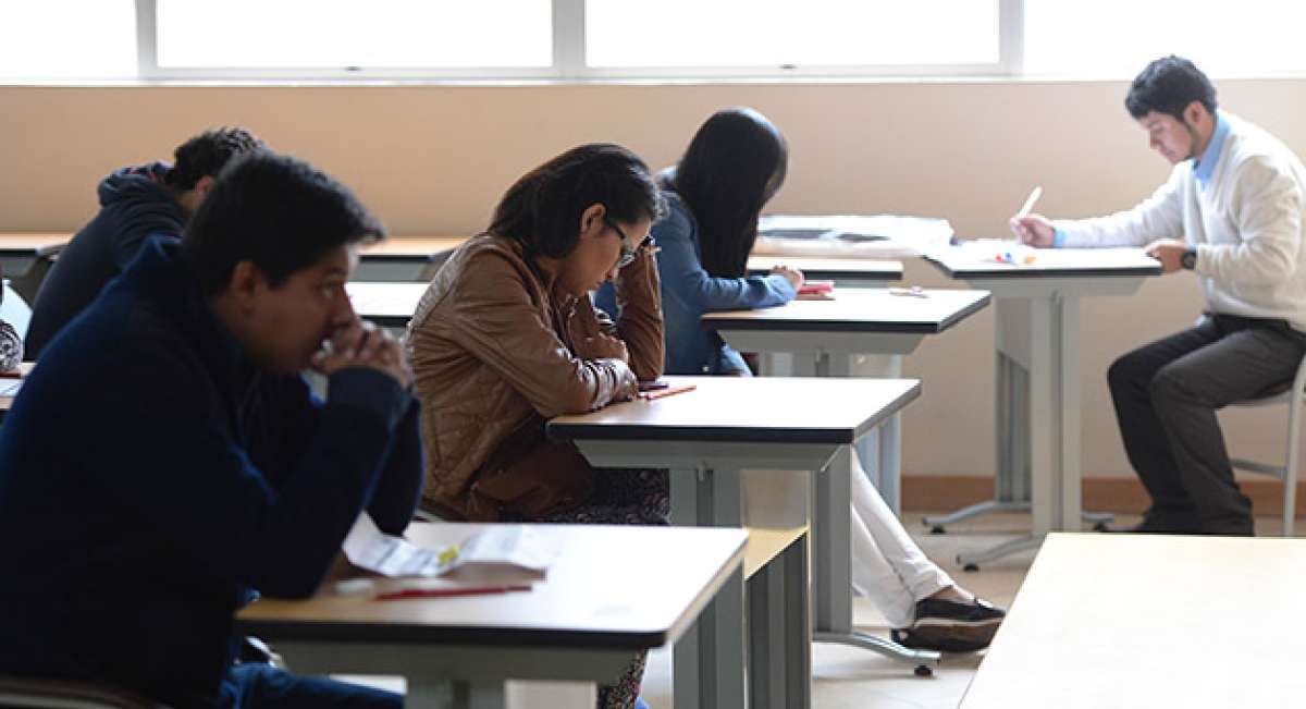 Los estudiantes del internado rotativo y los profesionales que registraron su t&iacute;tulo del exterior en la Senescyt en el &uacute;ltimo a&ntilde;o fueron los evaluados. Foto: Carina Acosta / El Tel&eacute;grafo