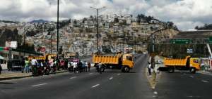 Carapungo cumple tercer d&iacute;a consecutivo sin transporte