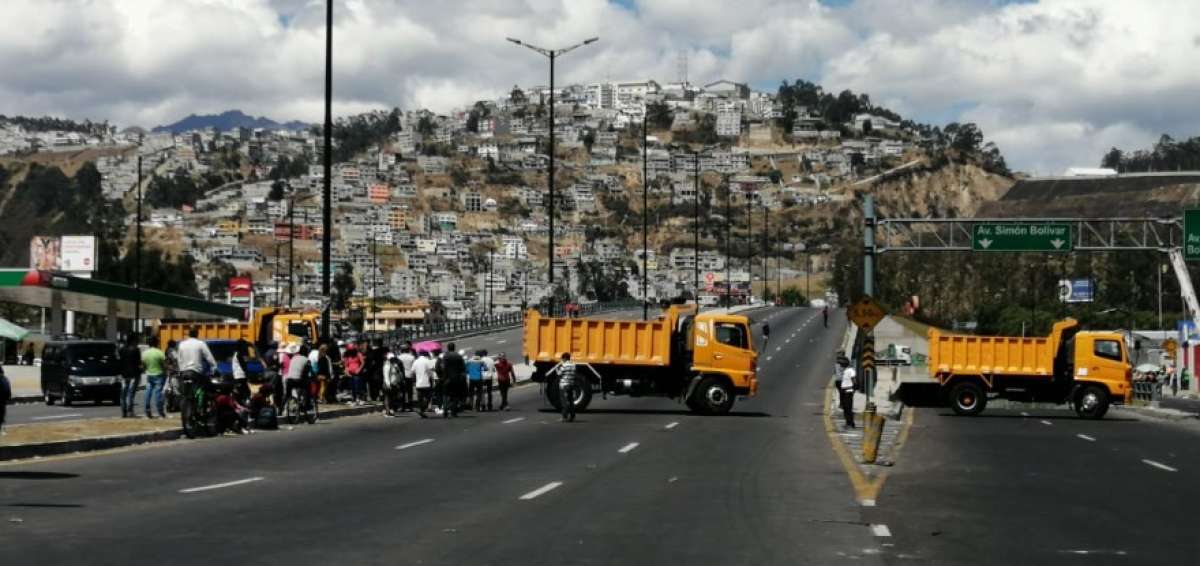 Carapungo cumple tercer d&iacute;a consecutivo sin transporte