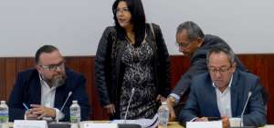 Los exministros de Educaci&oacute;n Freddy Pe&ntilde;afiel (derecha) y Augusto Espinosa (izquierda) hablaron sobre las acciones realizadas durante su gesti&oacute;n.  