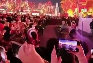 En un festival de China, un robot agredió a personas. 