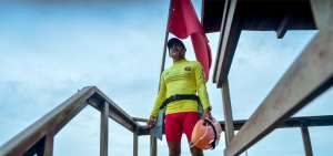 En Manta salvavidas de la Fundaci&oacute;n Salvares, se encargan de la seguridad de los ba&ntilde;istas de la playa El Murci&eacute;lago. Ellos buscan presupuesto para financiar su permanencia en esta actividad.