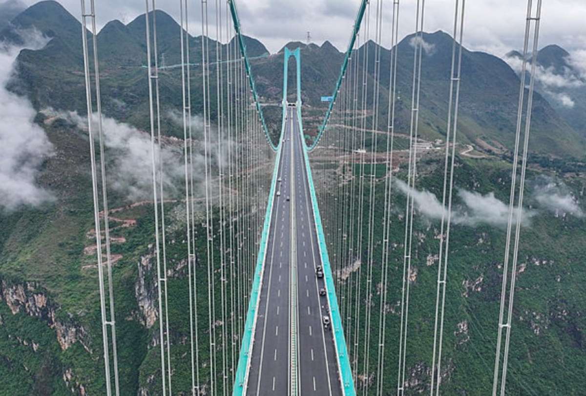 En China está el puente más alto del mundo: 625 metros de alto. 