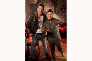 Gabriel Parisi junto a Oscarcito estrenaron esta semana el video de la canci&oacute;n &lsquo;Comerte a besos&rsquo;. Foto: Cortes&iacute;a