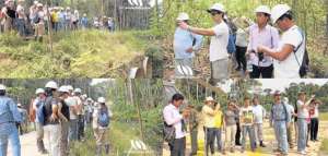 Los veedores ciudadanos, entre ellos Luis Simba&ntilde;a y Gustavo Zurita, verifican las obras que ha realizado la petrolera estatal Petroamazonas en el bloque 31 del ITT. Fotos: Cortes&iacute;a Petroamazonas
