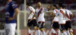 Ignacio Scocco fue la figura de la noche con 5 tantos.