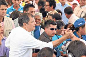 El presidente Rafael Correa reiter&oacute; ayer durante el enlace ciudadano en Sucumb&iacute;os, que de las 17 enmiendas enviadas, todas fueron debidamente estudiadas por competentes equipos jur&iacute;dicos. Foto: Cortes&iacute;a de la Presidencia de la Rep&uacute;blica.