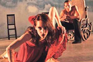 Dos de los bailarines del BNE durante la representaci&oacute;n de la pieza danc&iacute;stica &lsquo;Carmen&rsquo;. Foto: Foto: Cortes&iacute;a.