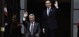 El presidente de Per&uacute;, Mart&iacute;n Vizcarra, anfitri&oacute;n de la Cumbre, recibi&oacute; en Lima con mucho benepl&aacute;cito a su hom&oacute;logo ecuatoriano Len&iacute;n Moreno. 