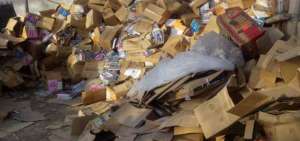 En redes sociales se denunci&oacute; que textos escolares y material did&aacute;ctico fueron vendidos a una recicladora de basura.