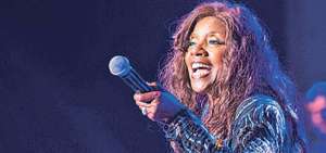Gloria Gaynor  quiere que las personas  &ldquo;sobrevivan&rdquo; al coronavirus