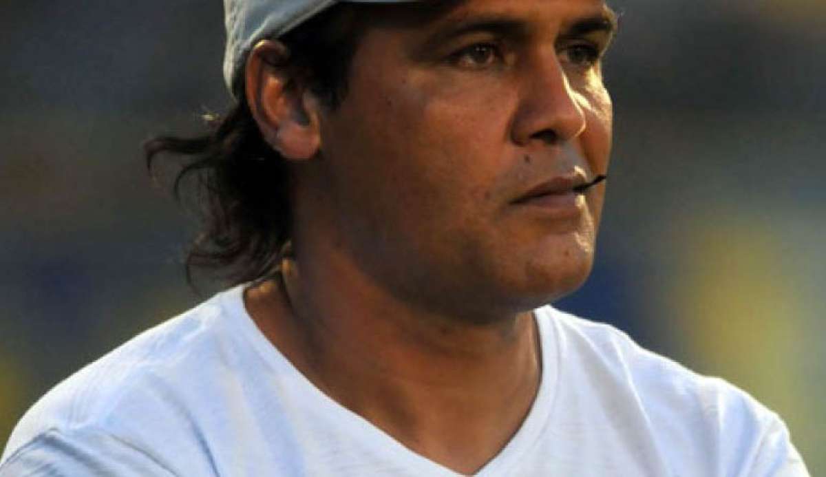 Paraguayo Celso Ayala debuta al frente de un equipo en apuros en Bolivia