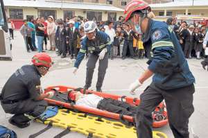 En el simulacro realizado por Gesti&oacute;n de Riesgos, se pudo evidenciar la falta de implementos en caso de emergencias en la escuela lojana. FOTO: HUGO PITISACA