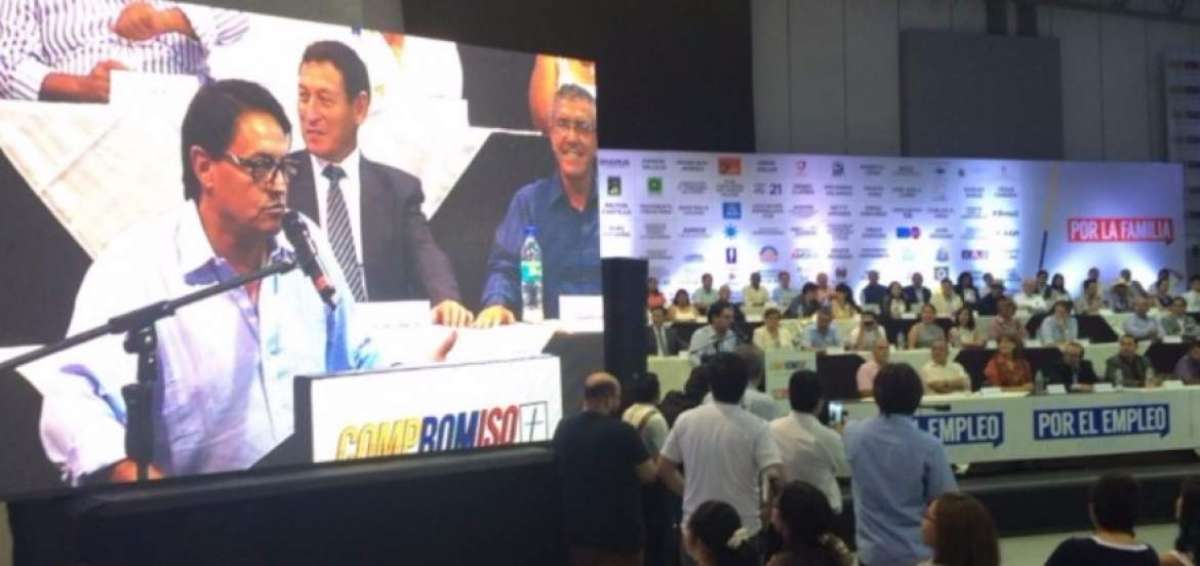 Fernando Villavicencio durante su intervenci&oacute;n en el evento que se realiz&oacute; en el Centro de Convenciones de Guayaquil. 