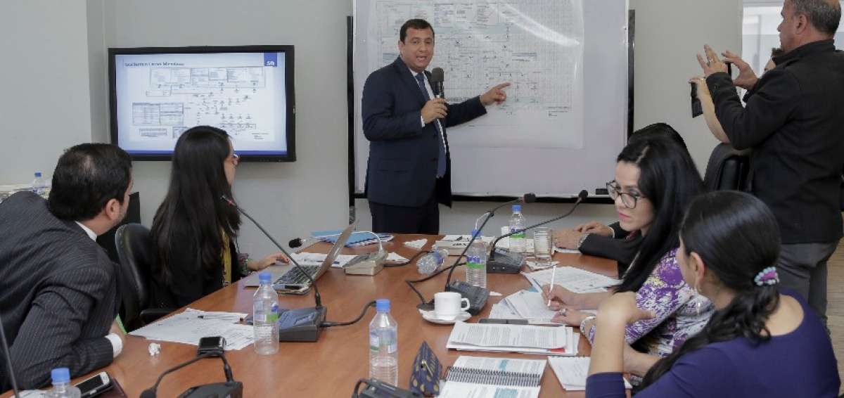 El director del SRI, Leonardo Orlando, durante su exposici&oacute;n ante la Comisi&oacute;n de Justicia de la Asamblea.