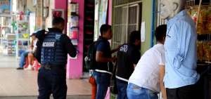 En el centro de Portoviejo los controles al uso del espacio p&uacute;blico son constantes. Se verifica sobre la ubicaci&oacute;n de mercader&iacute;a en portales.