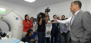 El presidente Rafael Correa recorri&oacute; ayer las &aacute;reas del hospital del IESS ubicado en Los Ceibos, en Guayaquil.