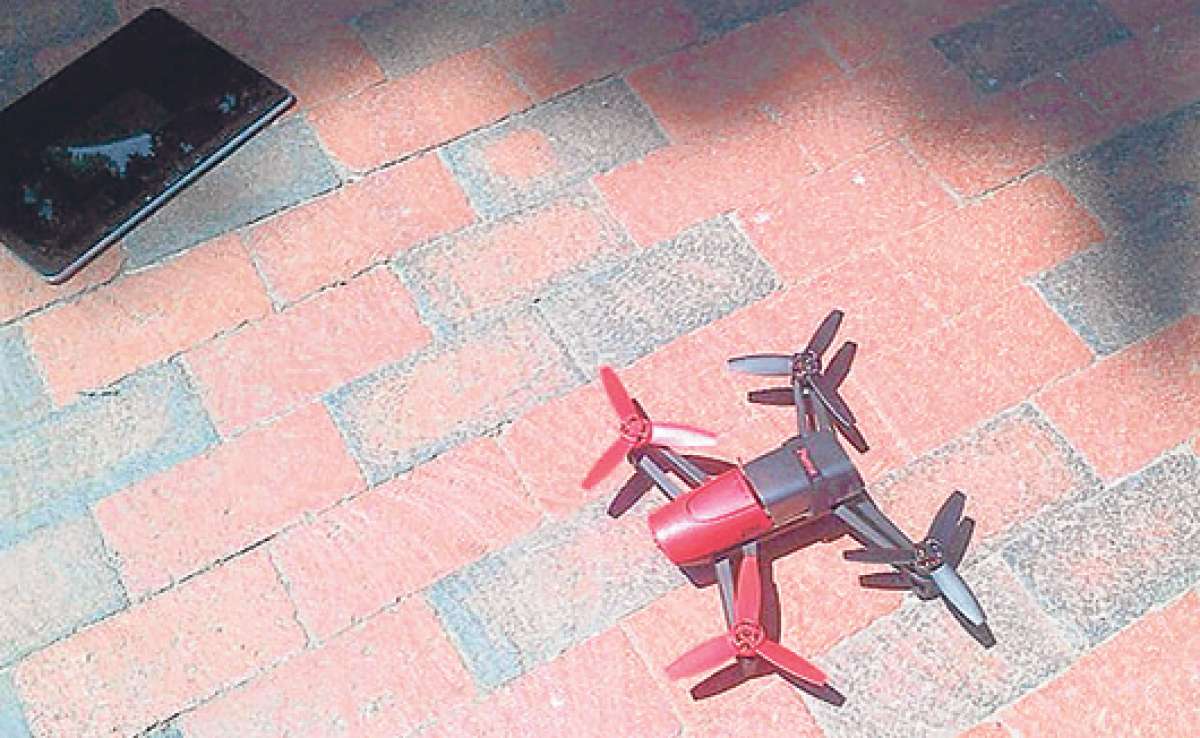 El Servicio Secreto de EE.UU. difundi&oacute; una fotograf&iacute;a del cuadric&oacute;ptero rojo que alarm&oacute; a la Casa Blanca en horas de la tarde del pasado jueves. Foto: Tomada de twitter