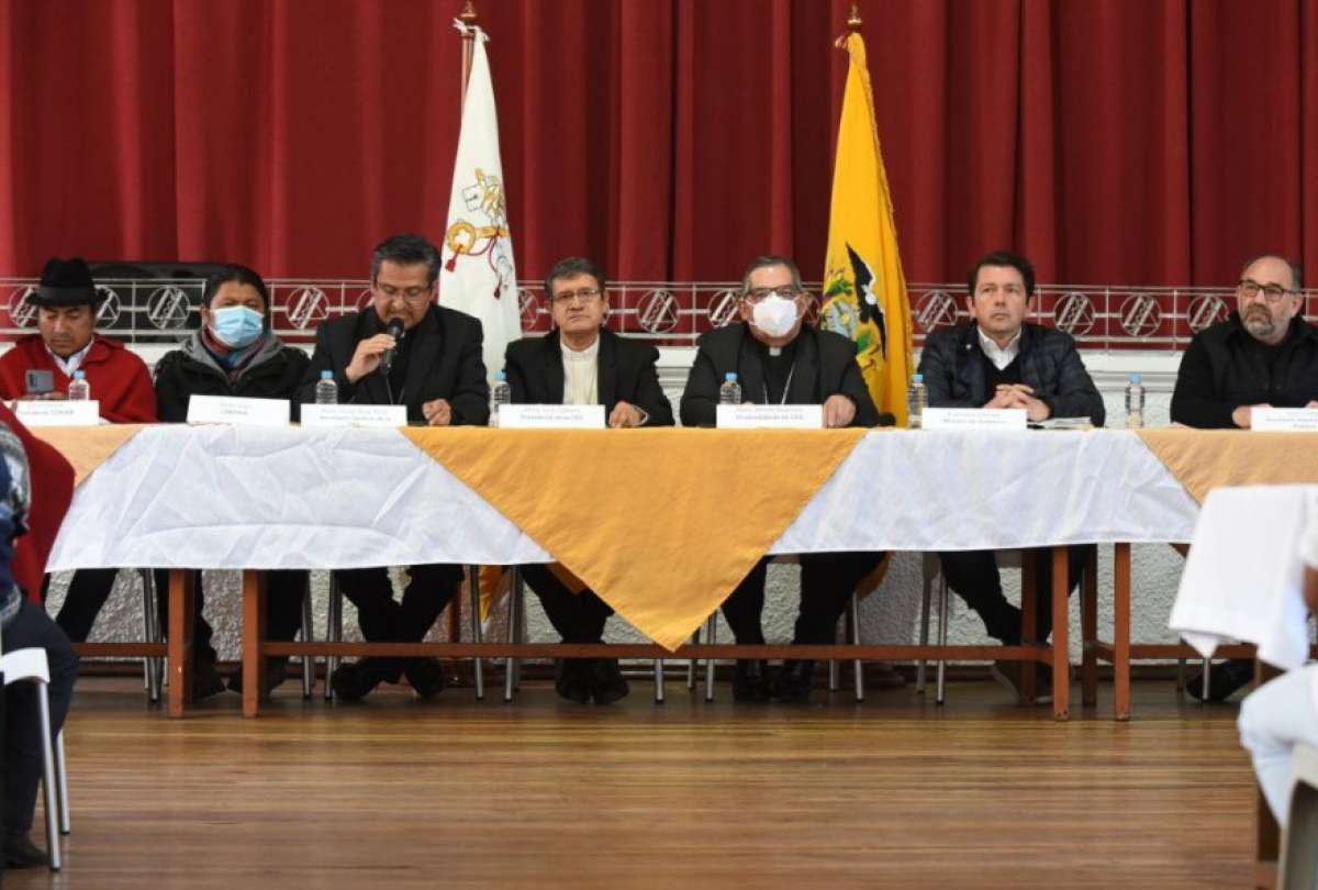 El Gobierno Nacional y las organizaciones indígenas se reunieron en Quito para terminar con las paralizaciones