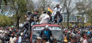 El movimiento ind&iacute;gena march&oacute; pac&iacute;ficamente por las calles del centro de Quito, aunque luego hubo ataques a la Polic&iacute;a por parte de grupos violentos.