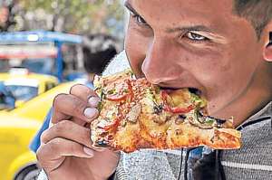 Los &lsquo;mej&iacute;as&rsquo; reconocen que la comida chatarra es su preferida