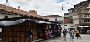 Los comerciantes de comida se hab&iacute;an establecido en los alrededores de la plazoleta que est&aacute; ubicada en el Centro Hist&oacute;rico de la ciudad de Cuenca.