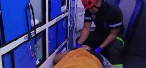 Los bomberos de Quevedo auxiliaron a los heridos del accidente del bus de la cooperativa San Crist&oacute;bal.