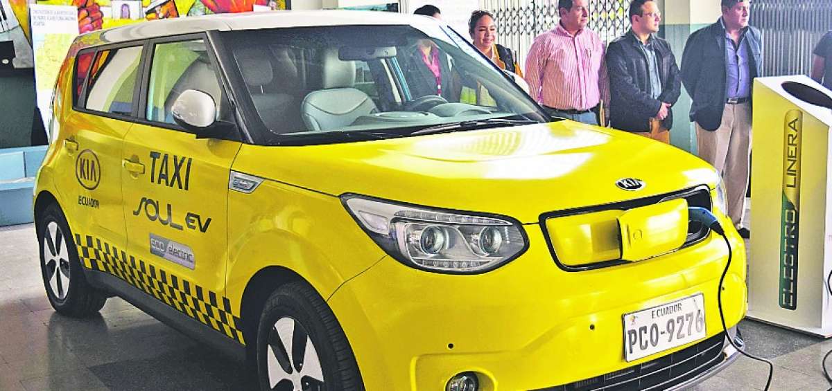 En un principio, los taxis el&eacute;ctricos ser&aacute;n destinados para personas que regresaron al pa&iacute;s.