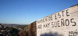 Ciudadanos opinan sobre plan de Trump de construir muro