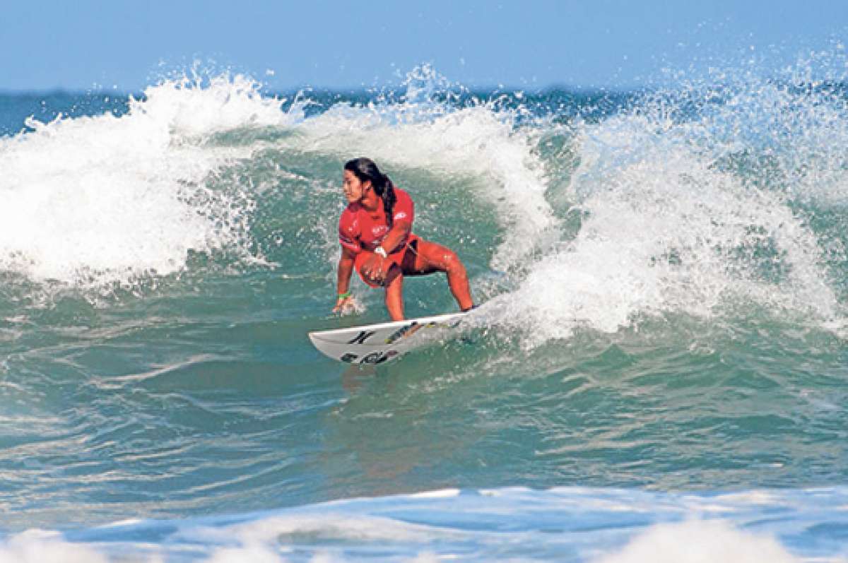 Mahina Maeda (16 a&ntilde;os), de Hawai, revalid&oacute; su t&iacute;tulo en la categor&iacute;a sub-16 damas. Foto: Tomada del sitio oficial http://isawjsc.com