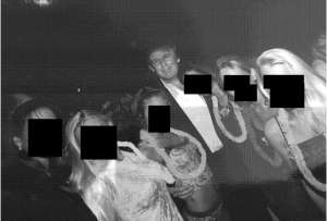 Trump aparece en nuevas fotos del archivo de Epstein publicadas por demócratas