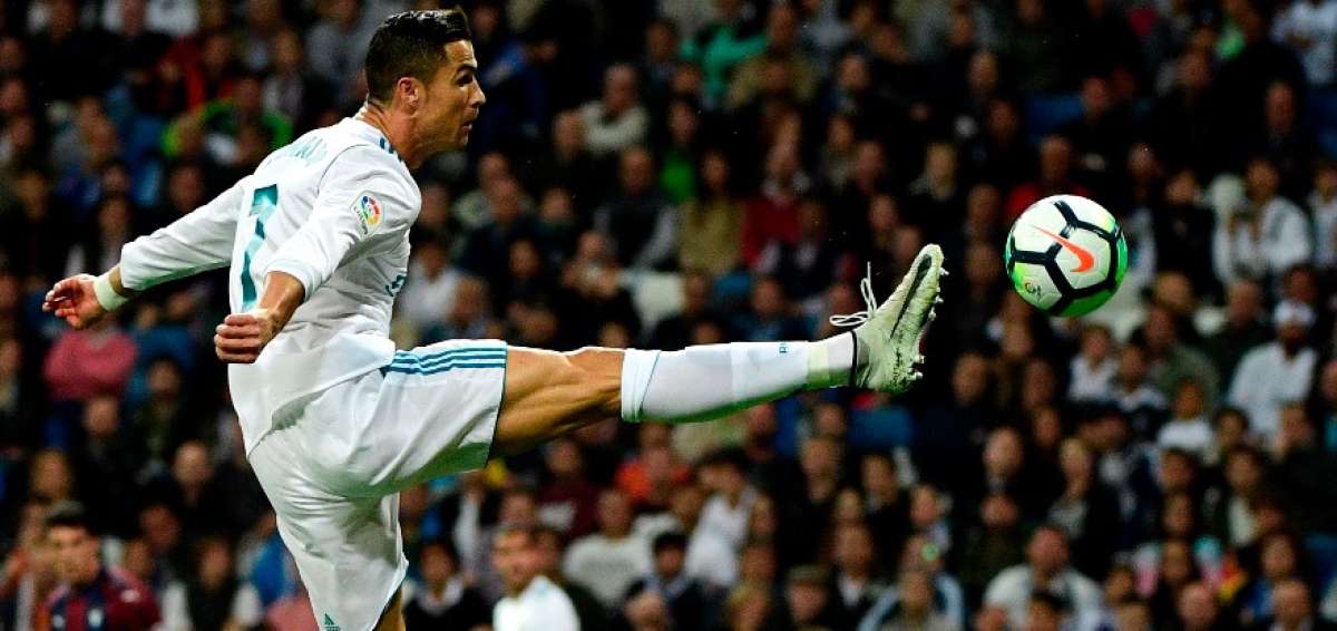 Real Madrid supera al Eibar (3-0) para mantener el ritmo del Barcelona